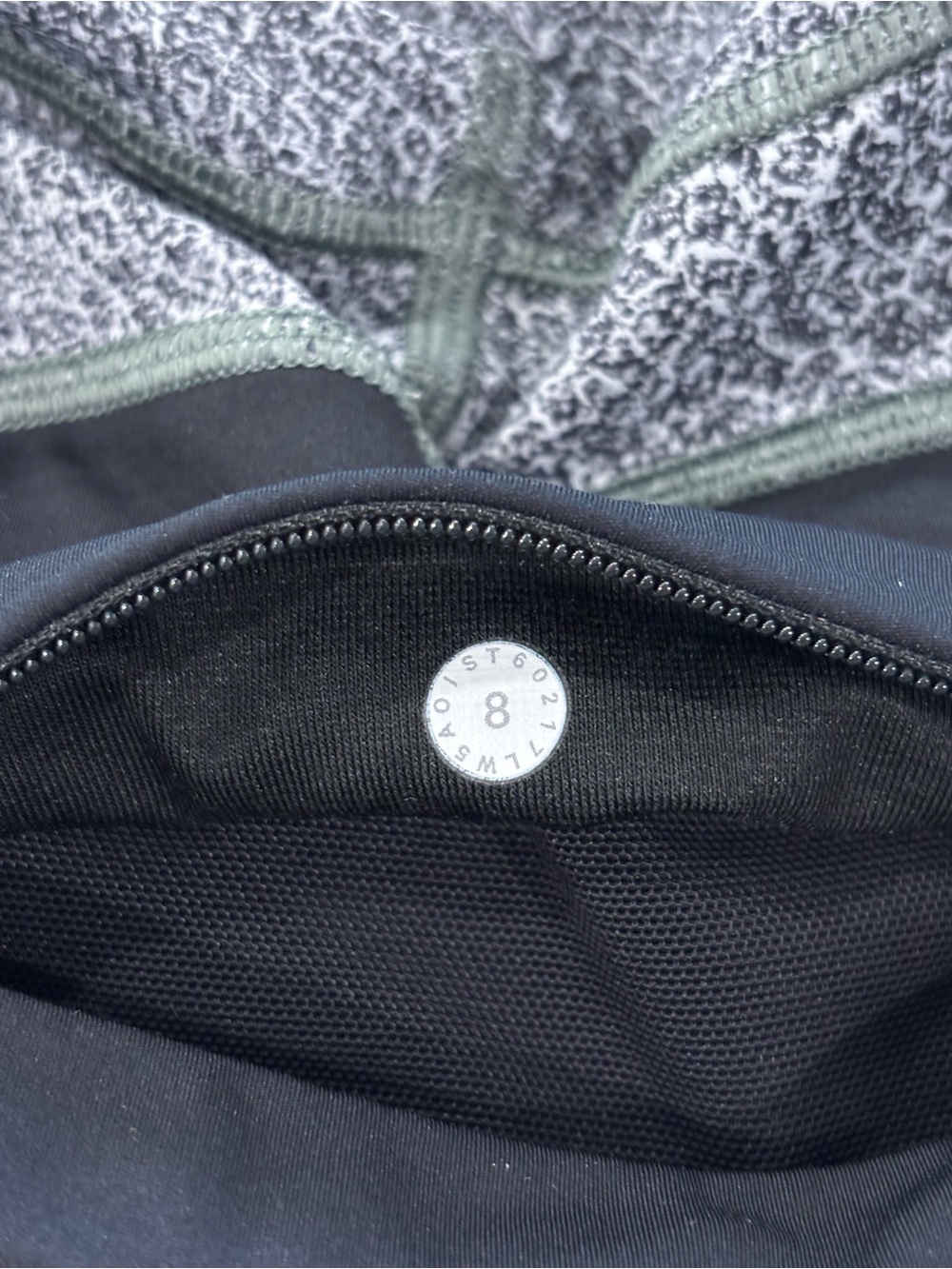 Lululemon Grey & Black Patterned Crop Leggings Size 8 - Picture 5 of 5